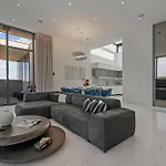 One Luxury Penthouse * Mamaia