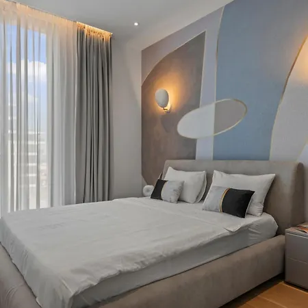 One Luxury Penthouse Apartman *