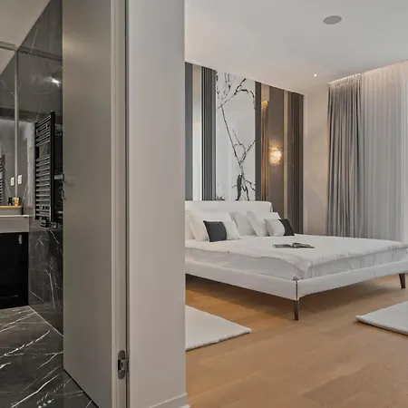 One Luxury Penthouse Apartment Mamaia
