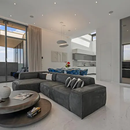 One Luxury Penthouse * Mamaia