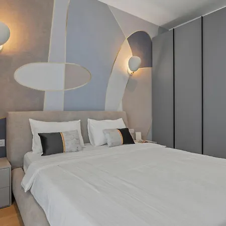One Luxury Penthouse * Mamaia