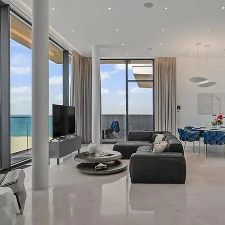 One Luxury Penthouse Apartment Mamaia